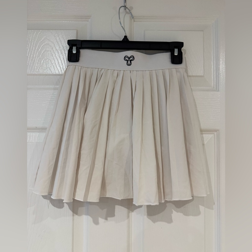 Flawed‎ White TNA Tennis Skort Aritzia Built in Shorts Country Club Preppy XS